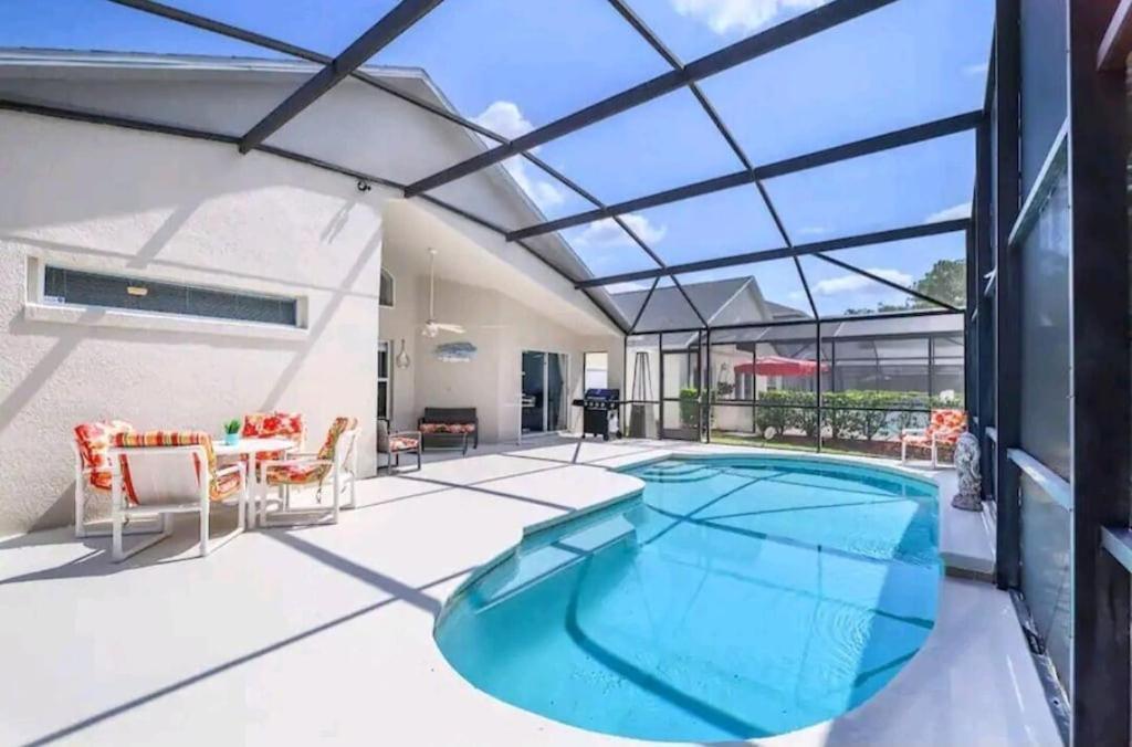 Lake Berkley Family Resort: Quiet Getaway with Pool Near Disney Kissimmee Exterior photo