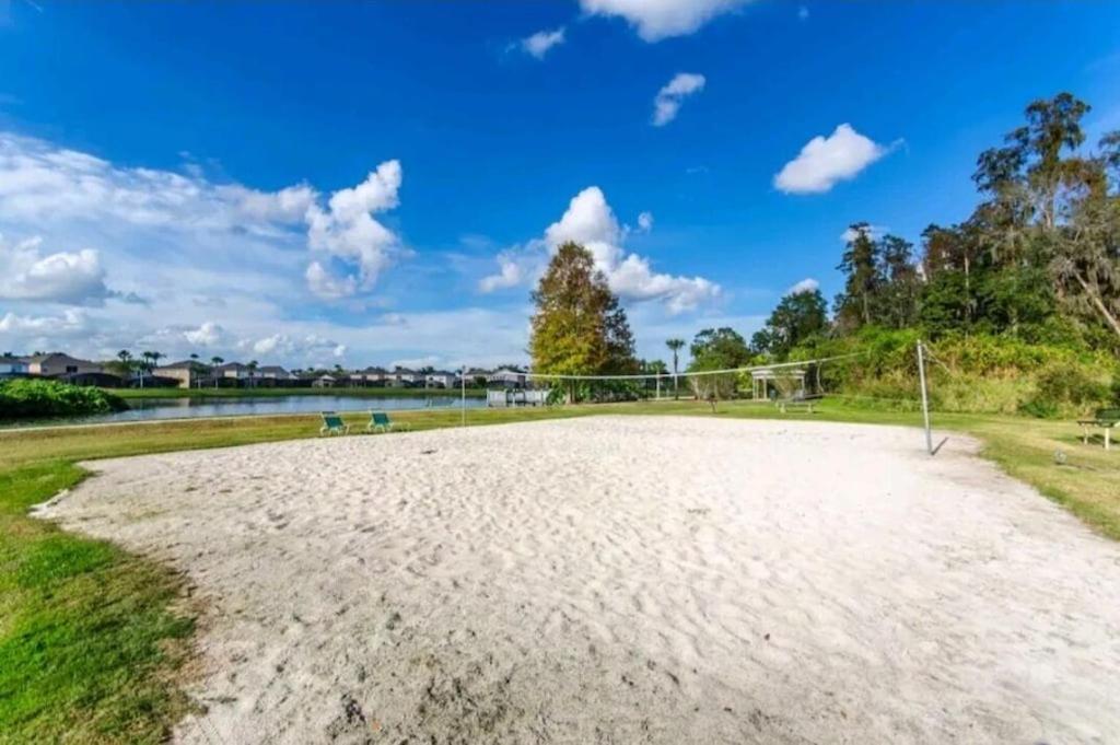 Lake Berkley Family Resort: Quiet Getaway with Pool Near Disney Kissimmee Exterior photo