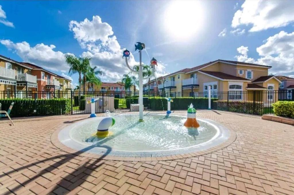 Lake Berkley Family Resort: Quiet Getaway with Pool Near Disney Kissimmee Exterior photo
