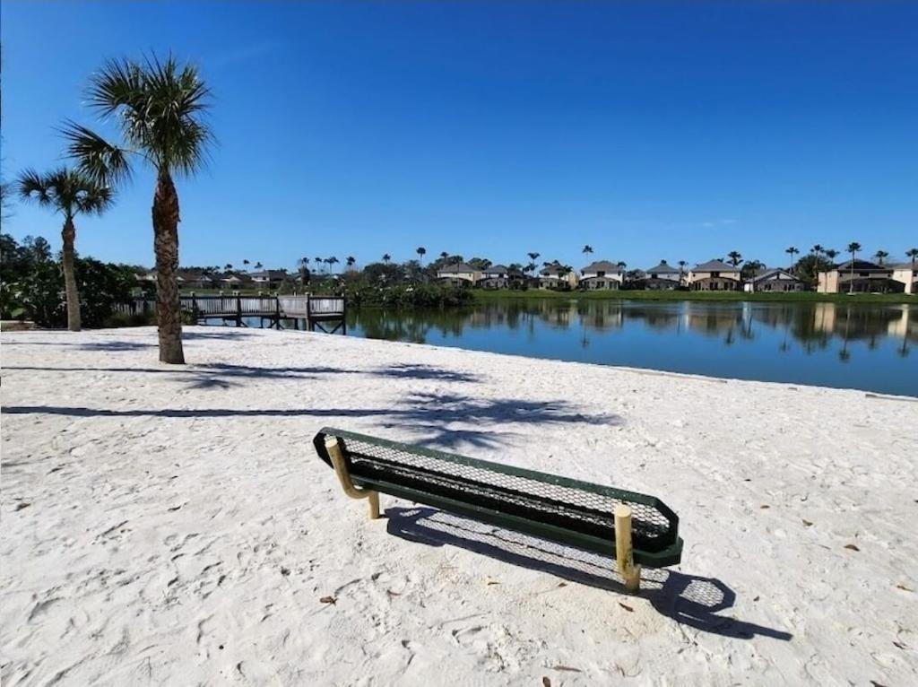 Lake Berkley Family Resort: Quiet Getaway with Pool Near Disney Kissimmee Exterior photo
