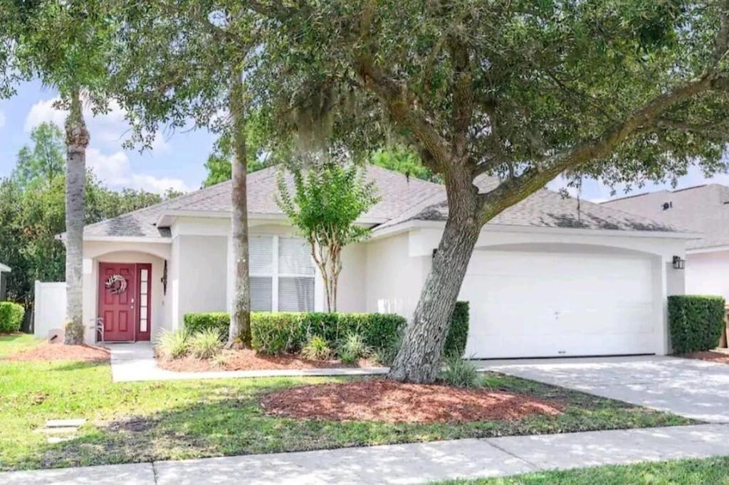 Lake Berkley Family Resort: Quiet Getaway with Pool Near Disney Kissimmee Exterior photo